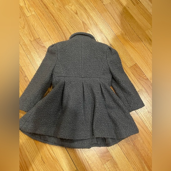 Pretty little girls gray coat - Picture 2 of 3